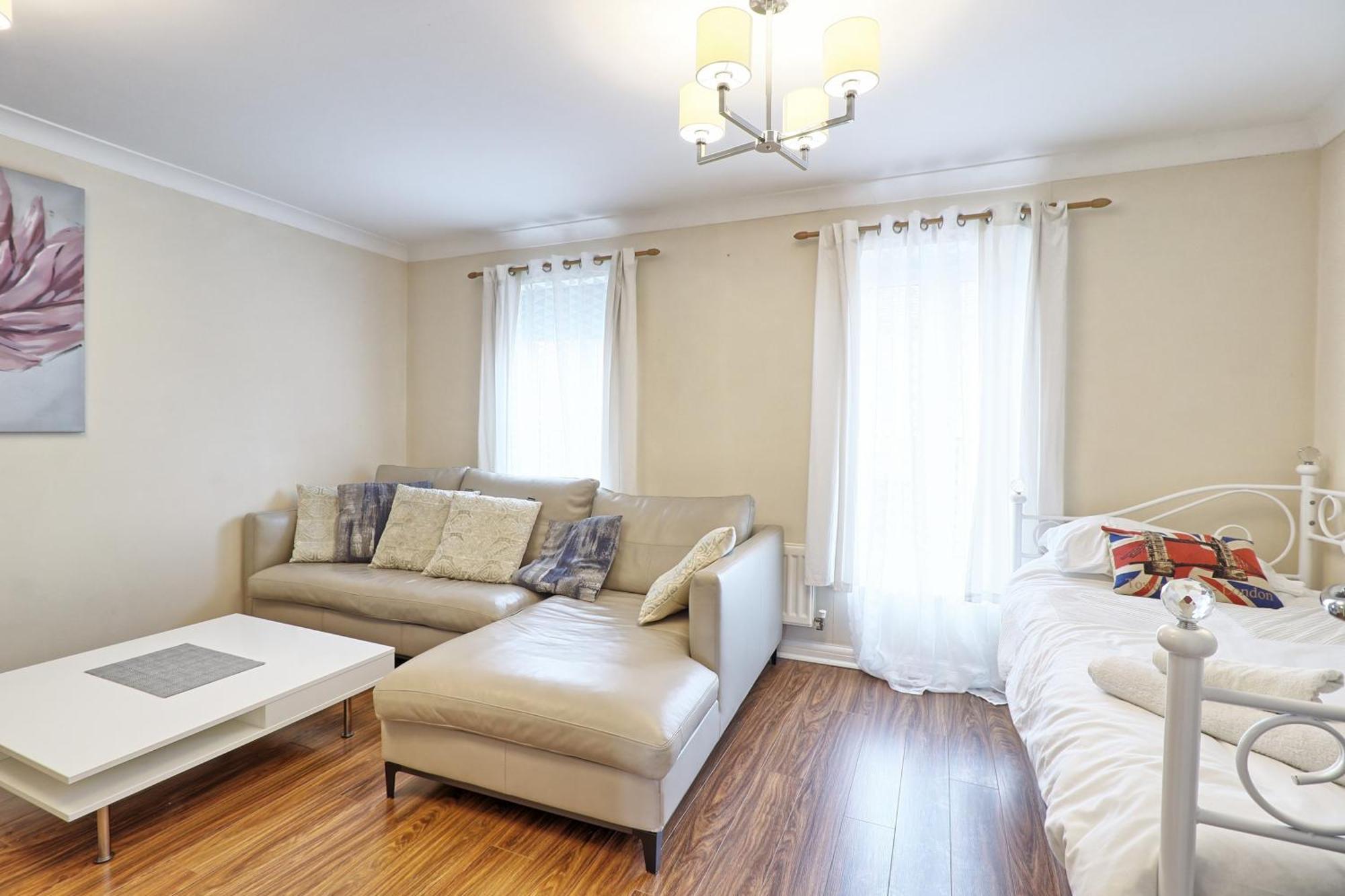 By Buildersbeds - Paignton House 4 Bedrooms Harold Wood Bagian luar foto