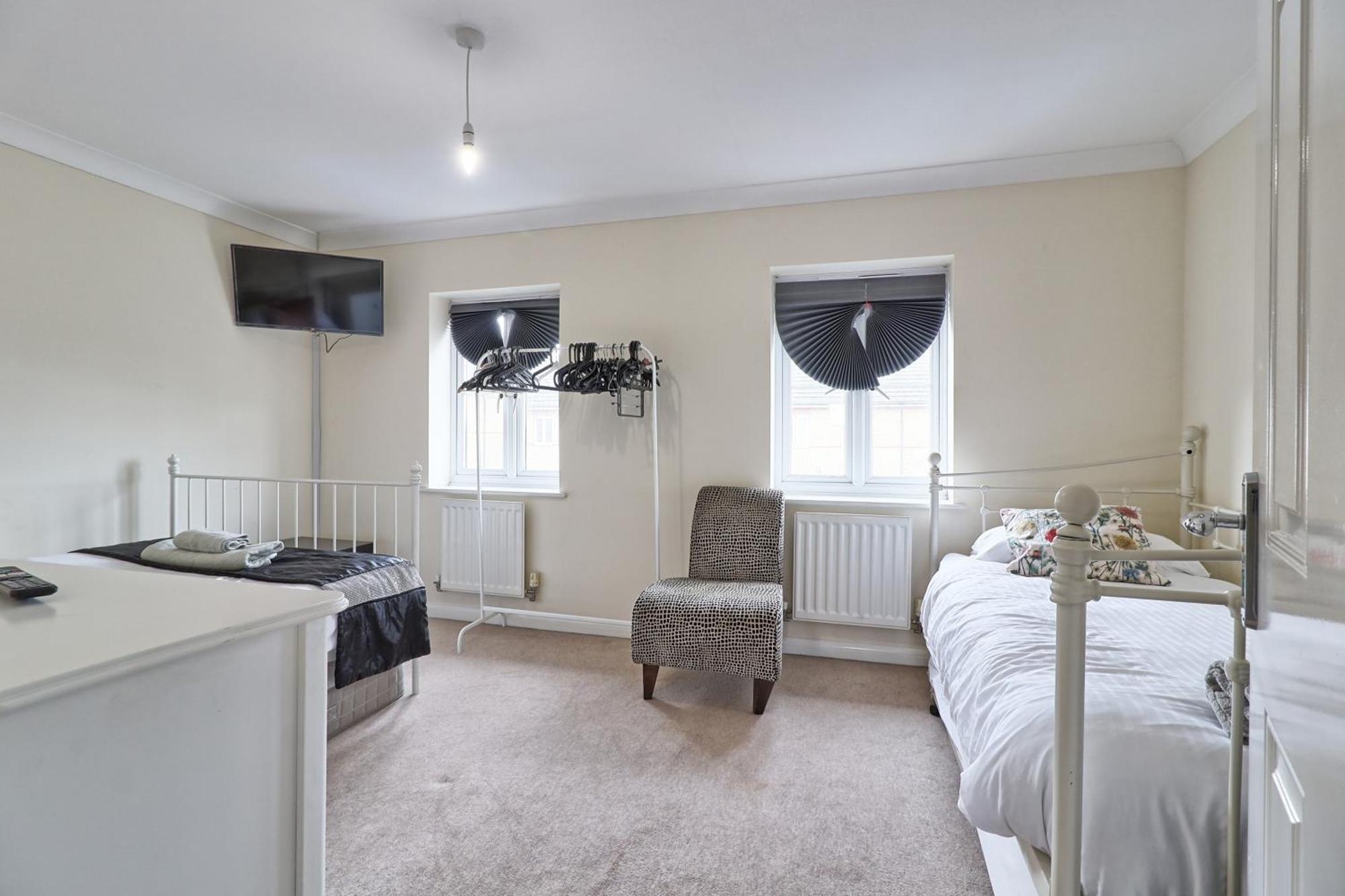 By Buildersbeds - Paignton House 4 Bedrooms Harold Wood Bagian luar foto