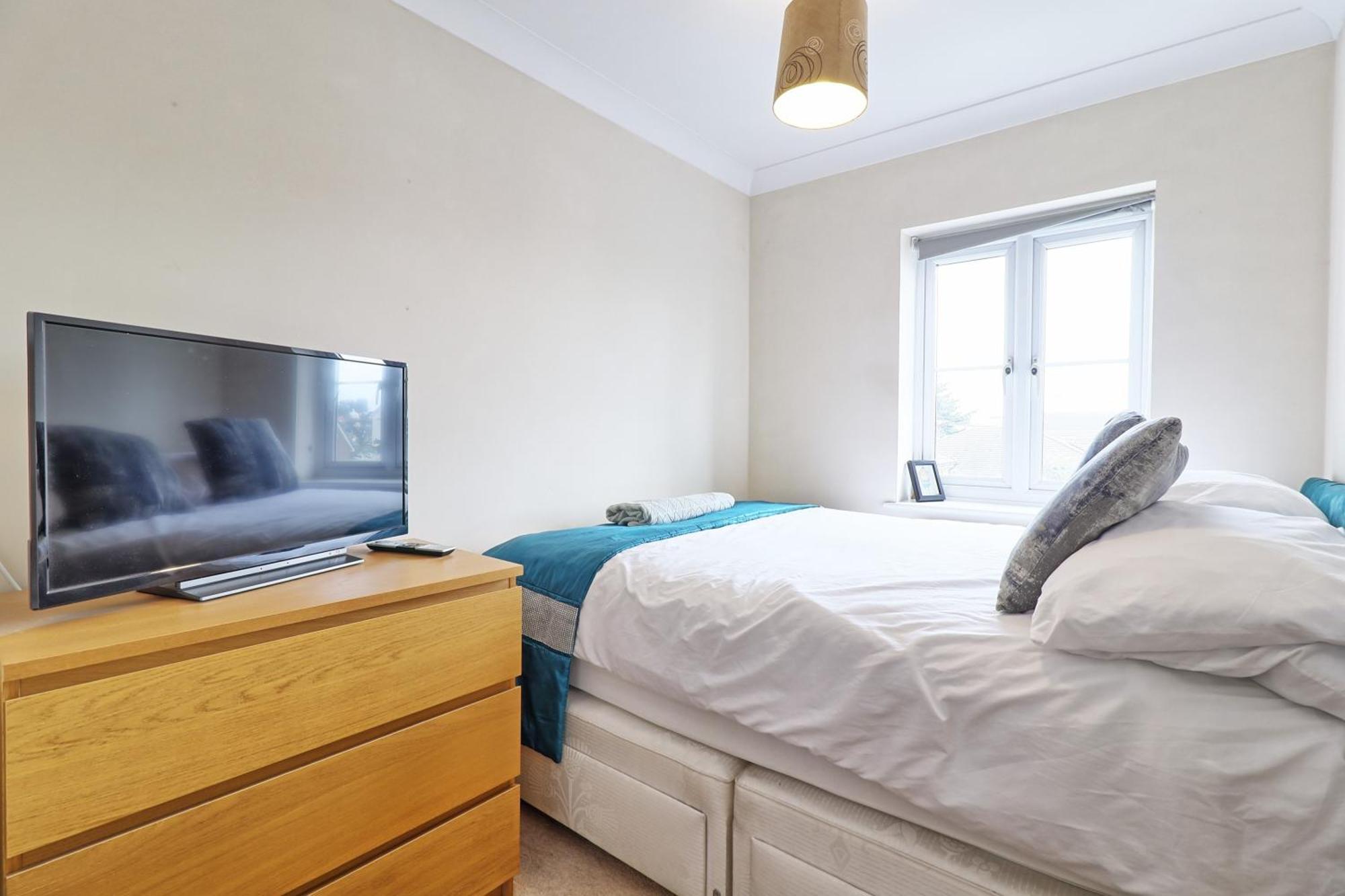 By Buildersbeds - Paignton House 4 Bedrooms Harold Wood Bagian luar foto