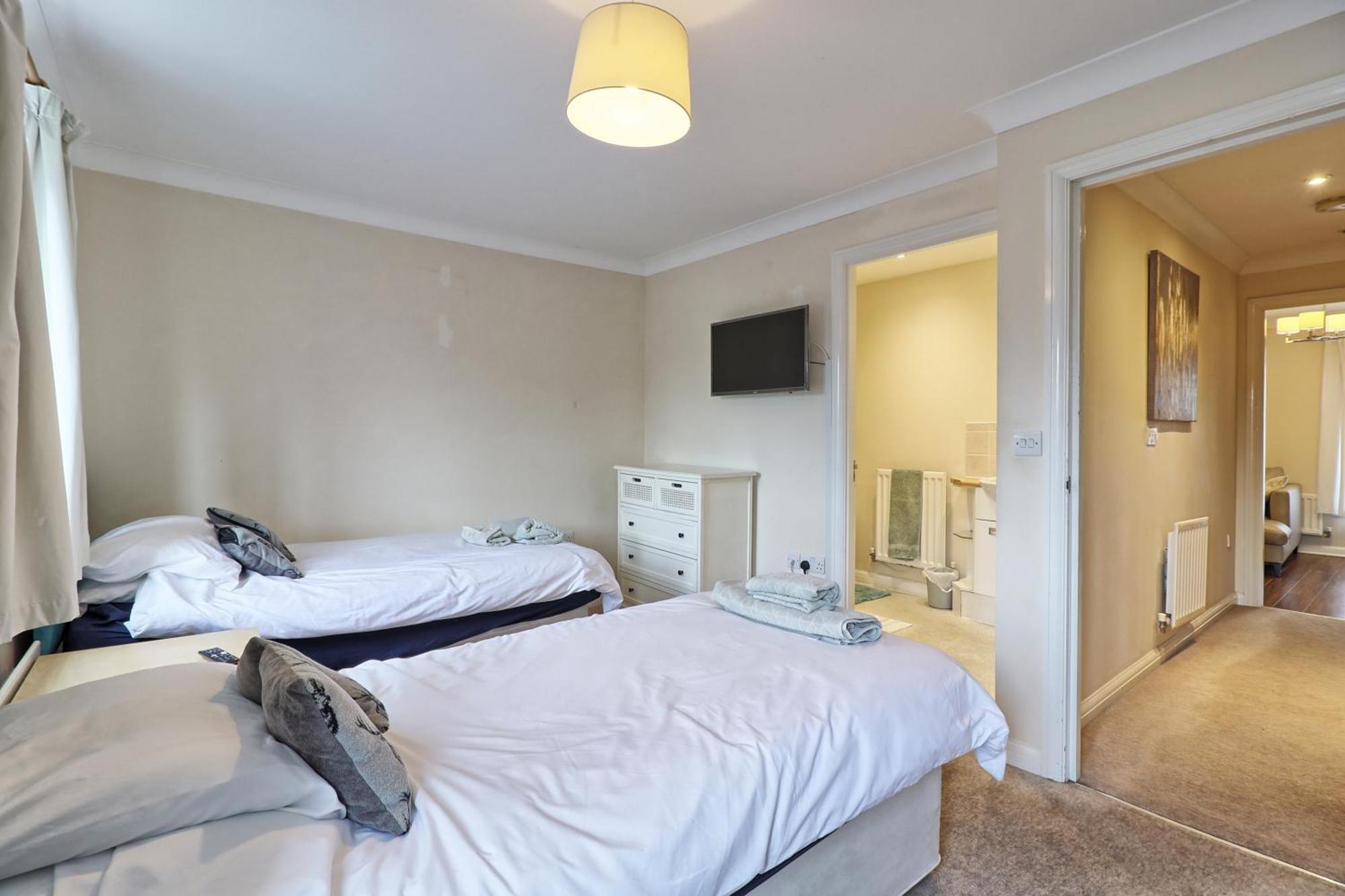 By Buildersbeds - Paignton House 4 Bedrooms Harold Wood Bagian luar foto