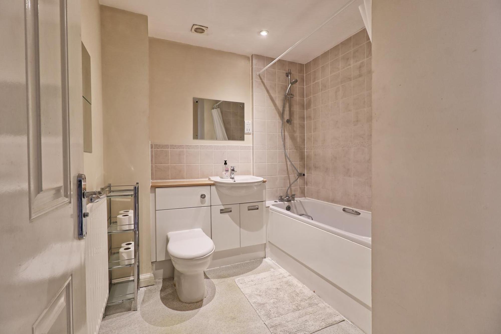 By Buildersbeds - Paignton House 4 Bedrooms Harold Wood Bagian luar foto