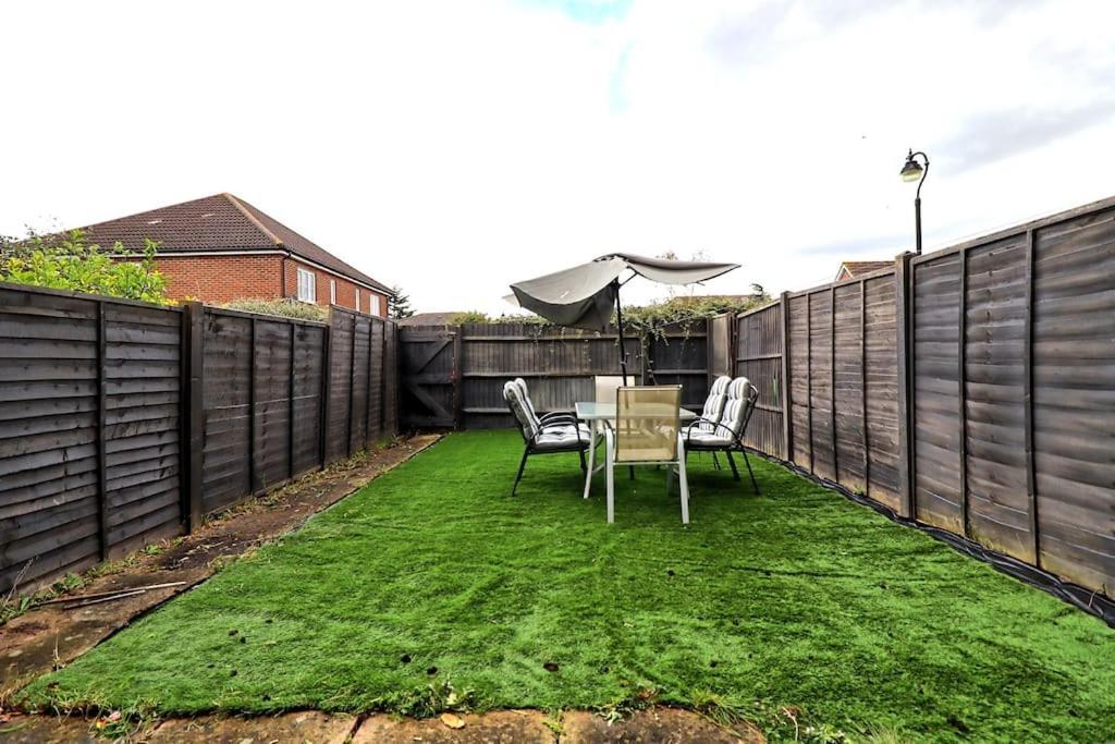 By Buildersbeds - Paignton House 4 Bedrooms Harold Wood Bagian luar foto