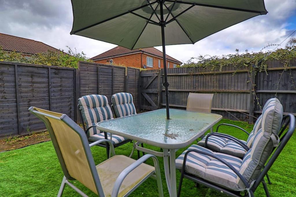 By Buildersbeds - Paignton House 4 Bedrooms Harold Wood Bagian luar foto